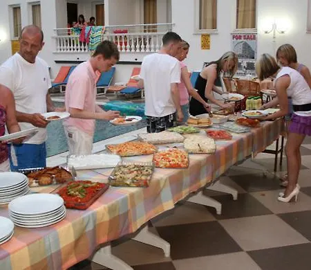 Club Ceylan Hotell 3*